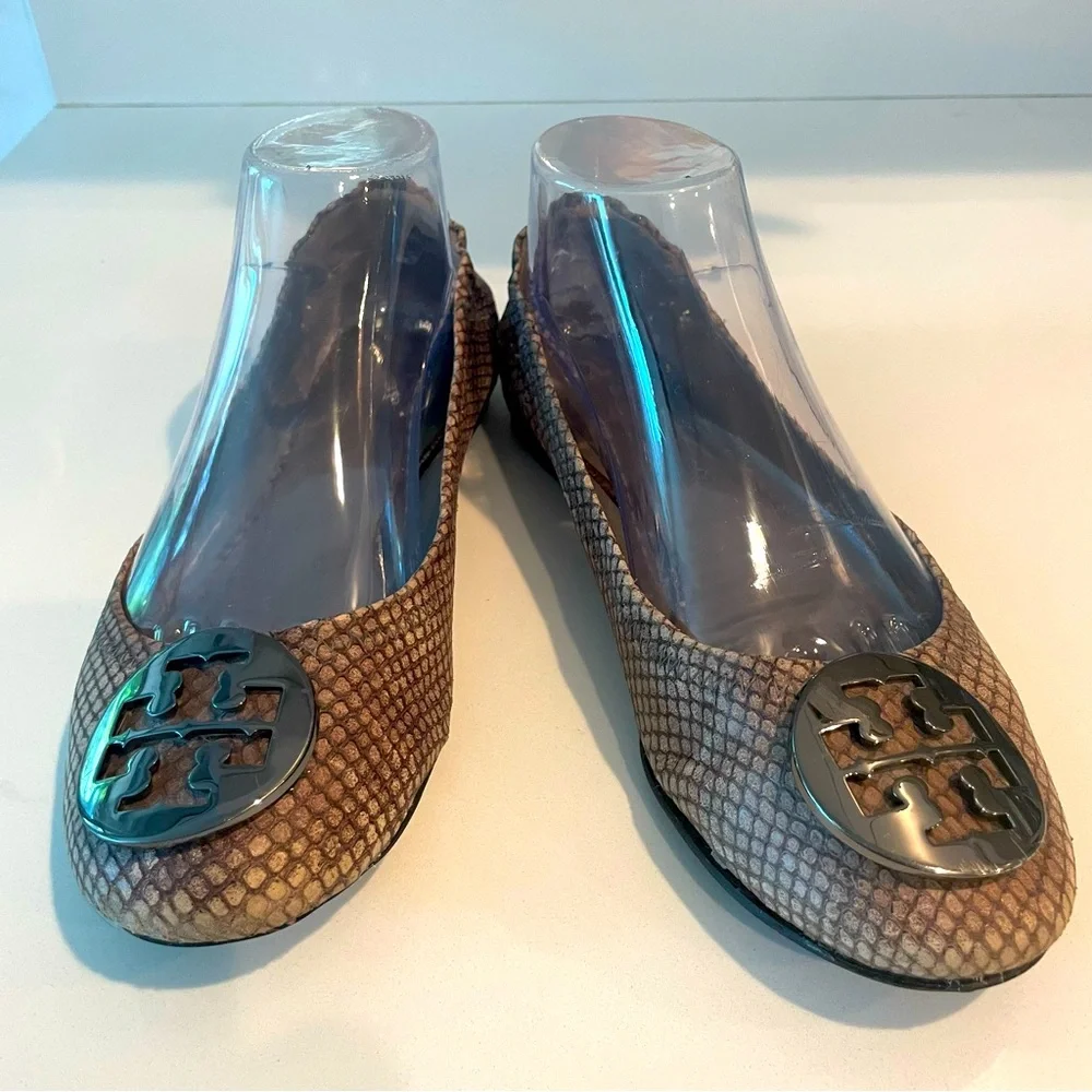 TORY BURCH Brown Tan Ballet Flats! Snake Pattern. Rubber Logo Soles! Silver 7.5